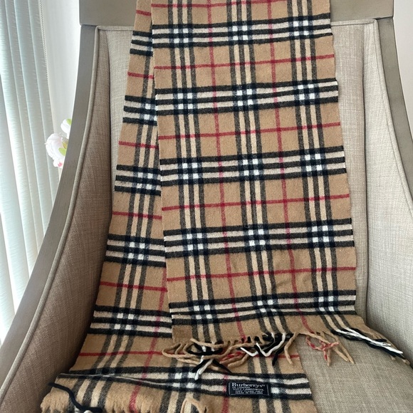 Authentic vintage Burberrys nova check tan scarf (F60) - Picture 6 of 7